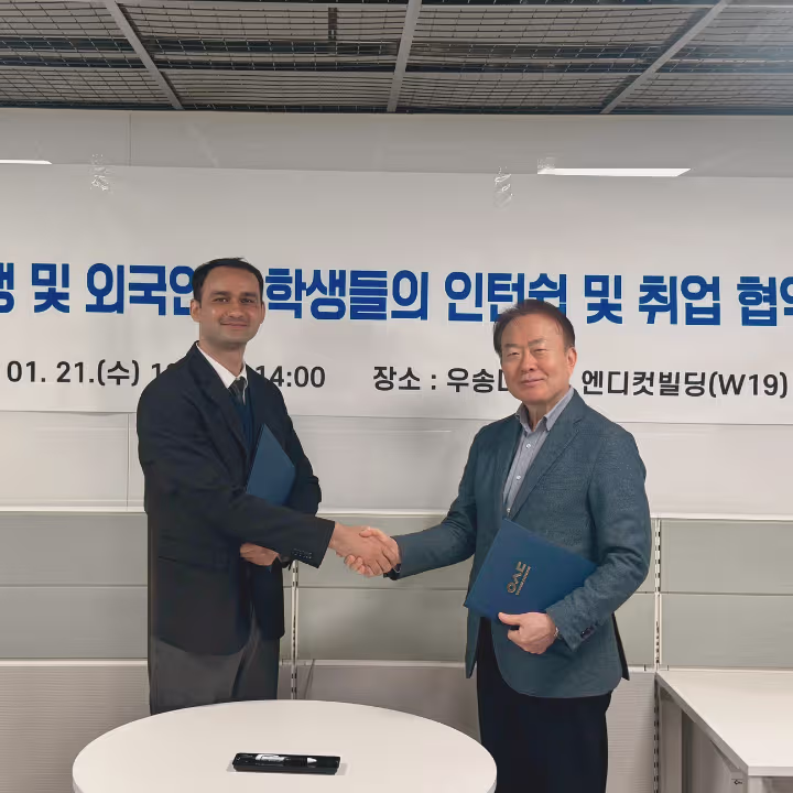Keasy and Woosong University partnership signing
